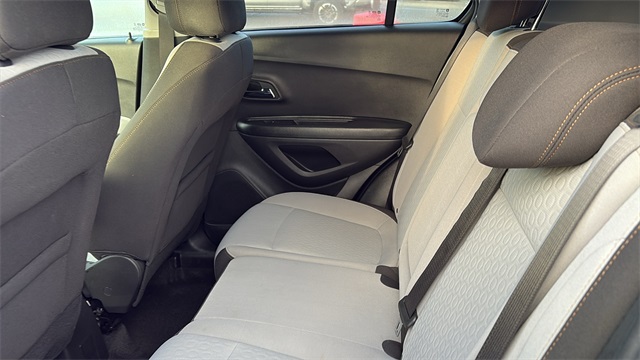 2022 Chevrolet Trax LS Image 12 of 28