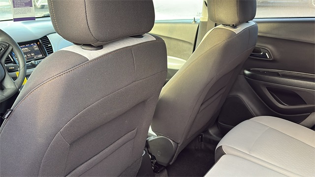 2022 Chevrolet Trax LS Image 14 of 28