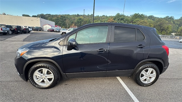 2022 Chevrolet Trax LS Image 6 of 28