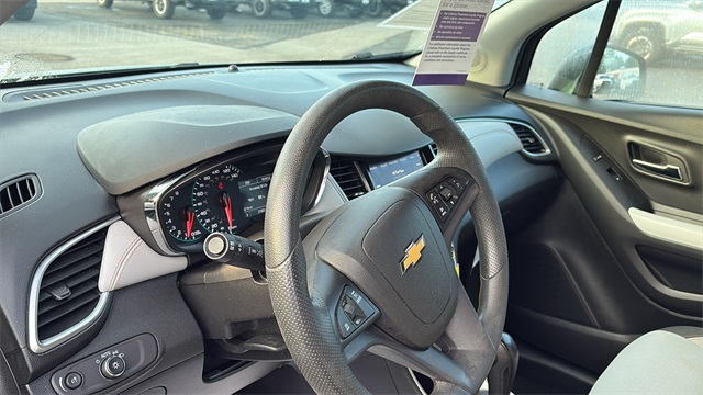 2022 Chevrolet Trax LS Image 17 of 28