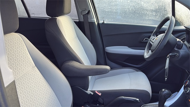 2022 Chevrolet Trax LS Image 10 of 28
