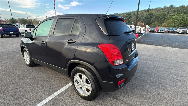 2022 Chevrolet Trax LS Image 5 of 28
