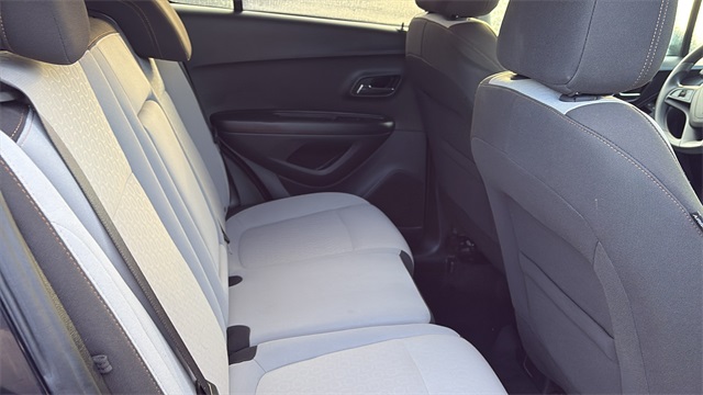 2022 Chevrolet Trax LS Image 11 of 28