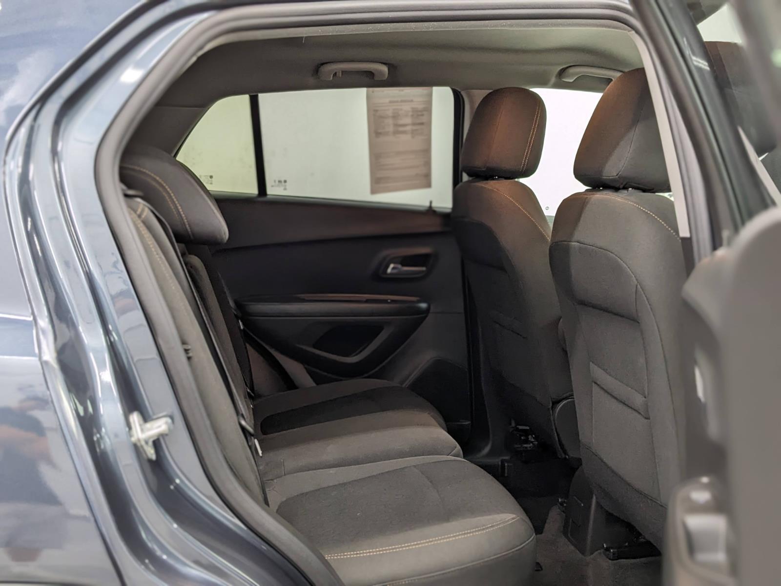 Vehicle image 9 of 27
