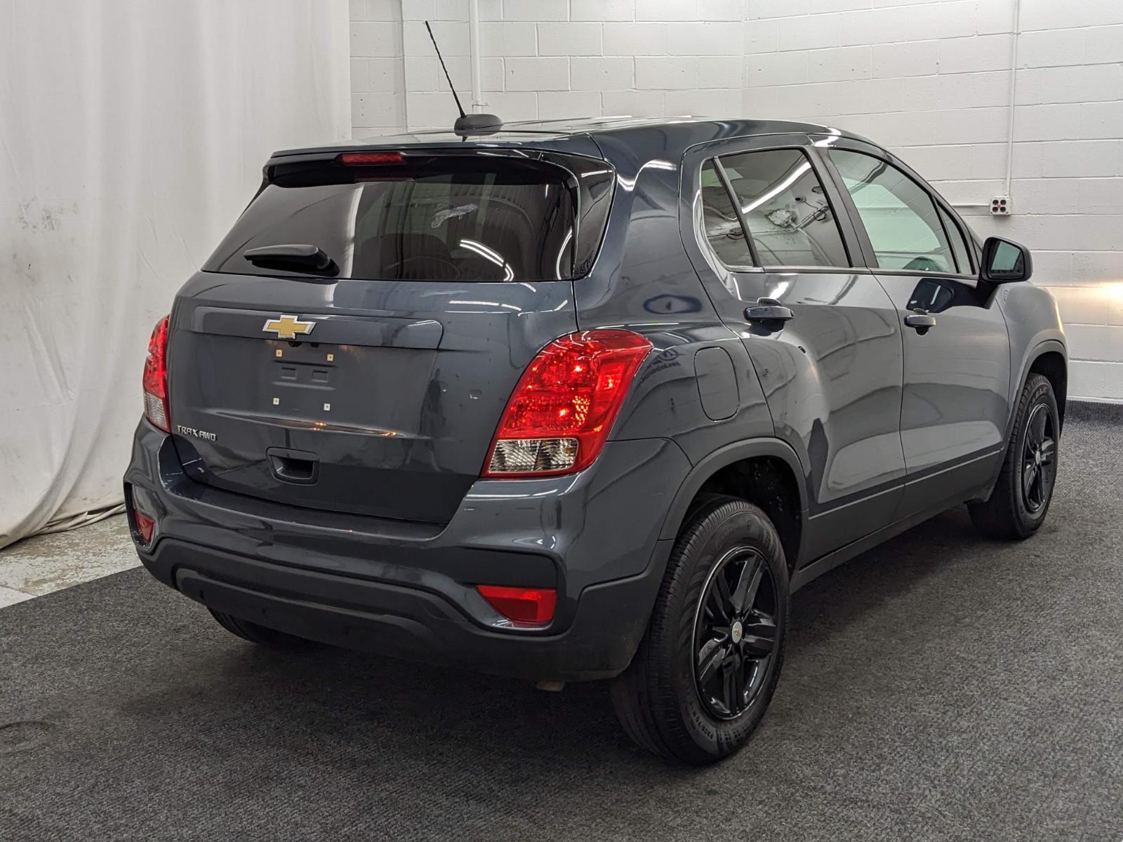 Vehicle image 4 of 27