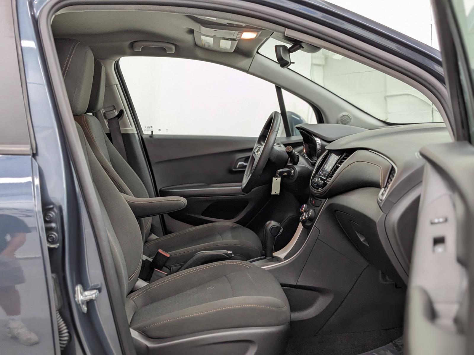 Vehicle image 12 of 27