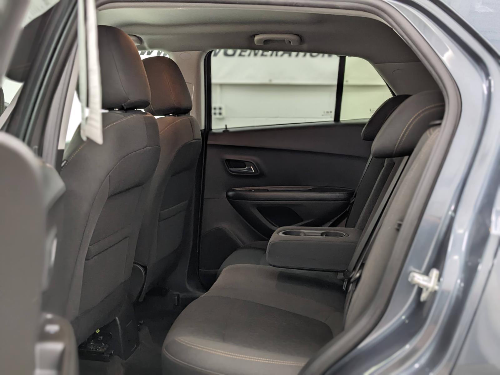 Vehicle image 14 of 27