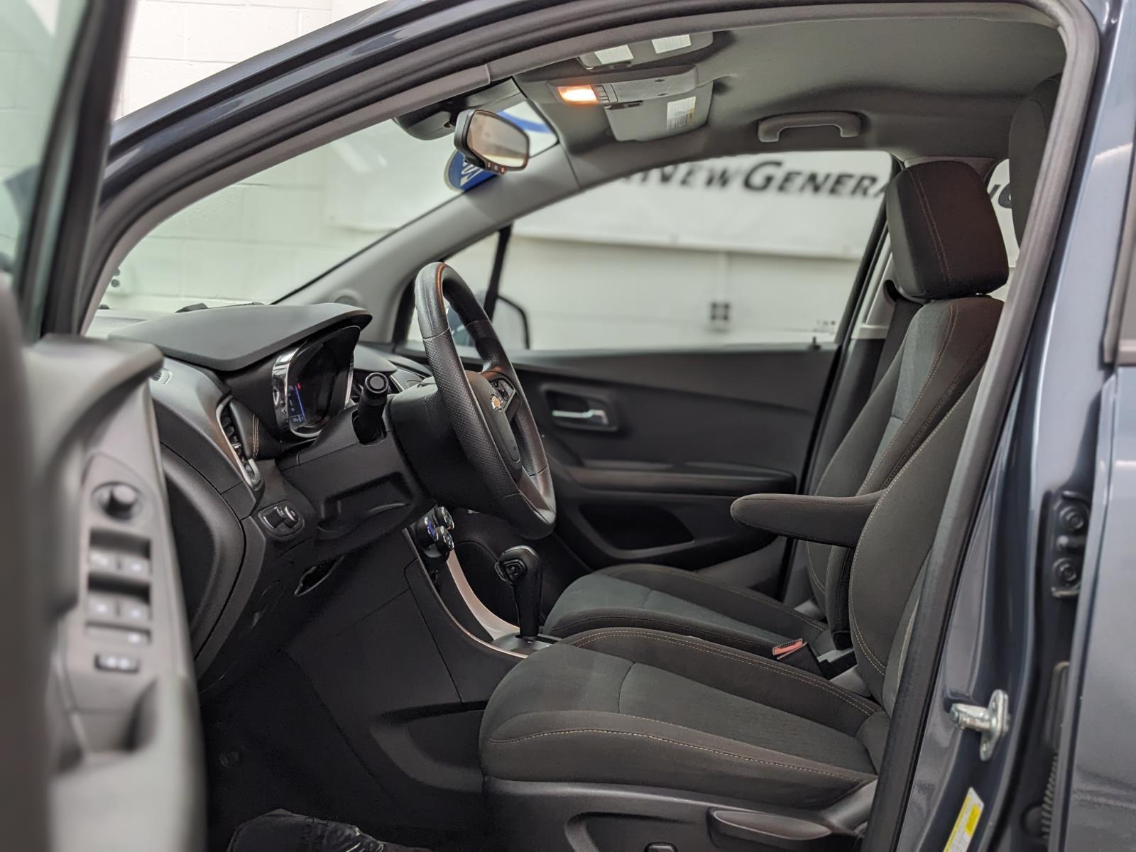 Vehicle image 13 of 27