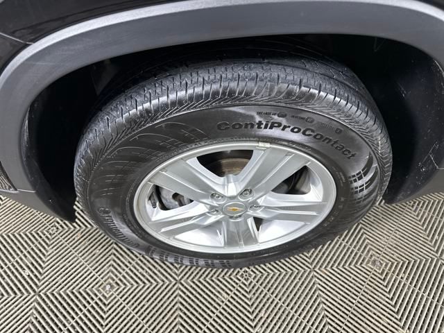 Vehicle image 10 of 27