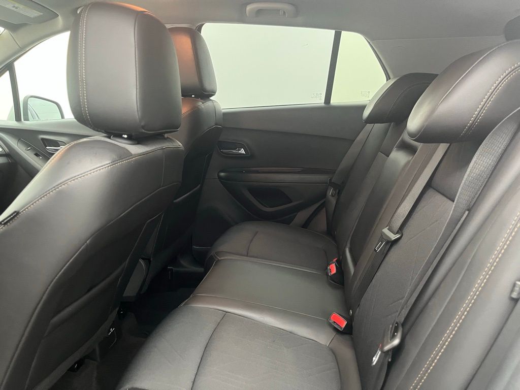 2022 Chevrolet Trax LT Image 12 of 30