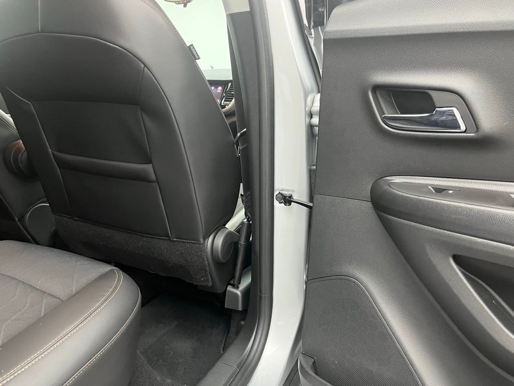 2022 Chevrolet Trax LT Image 14 of 30