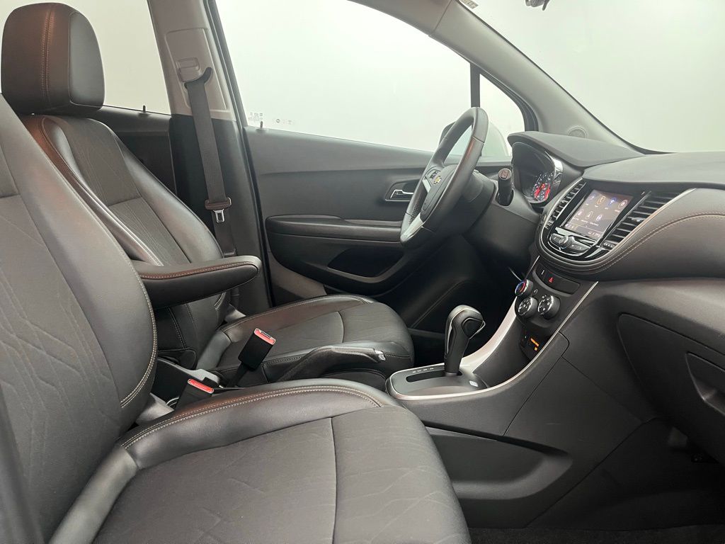 2022 Chevrolet Trax LT Image 13 of 30