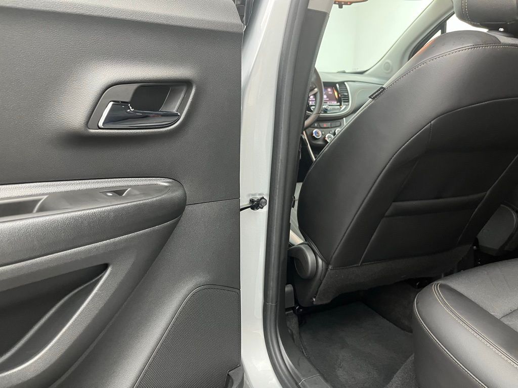 2022 Chevrolet Trax LT Image 15 of 30