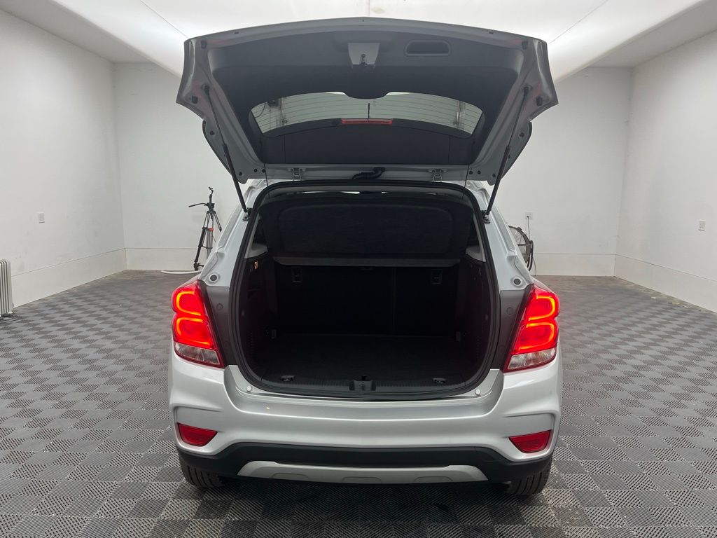 2022 Chevrolet Trax LT Image 8 of 30