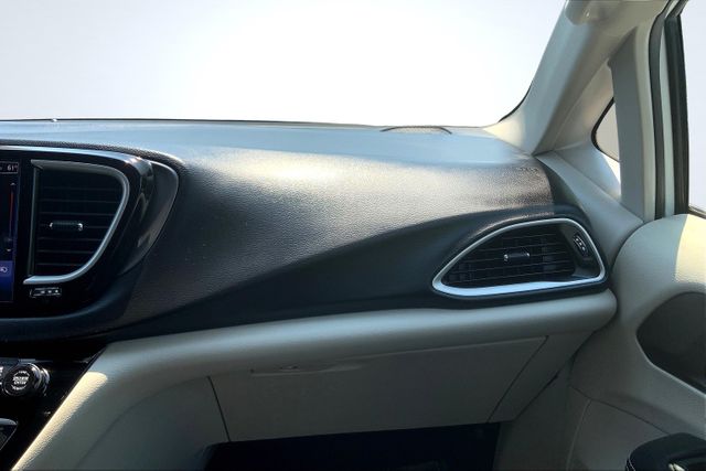 Vehicle image 21 of 40