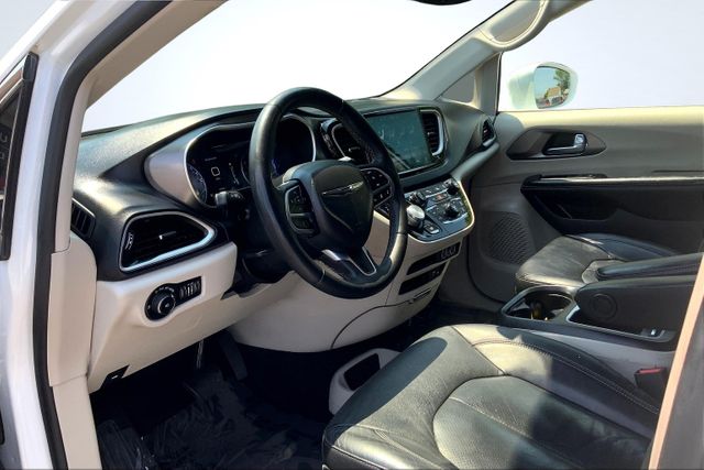 Vehicle image 9 of 40