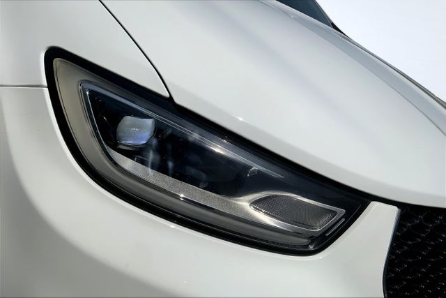 Vehicle image 15 of 40