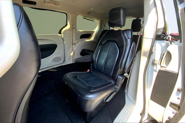 Vehicle image 27 of 40