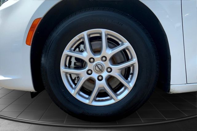 Vehicle image 7 of 40