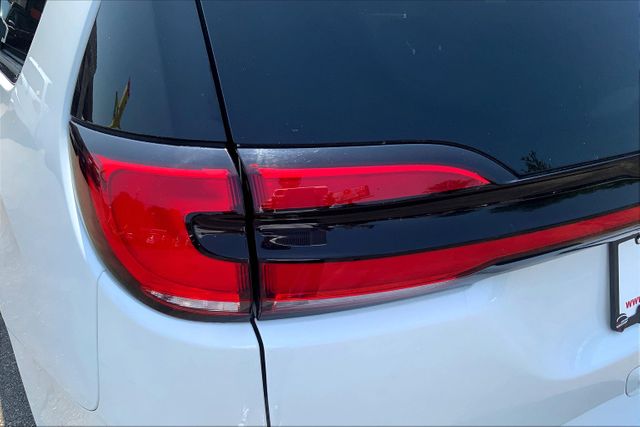 Vehicle image 16 of 40