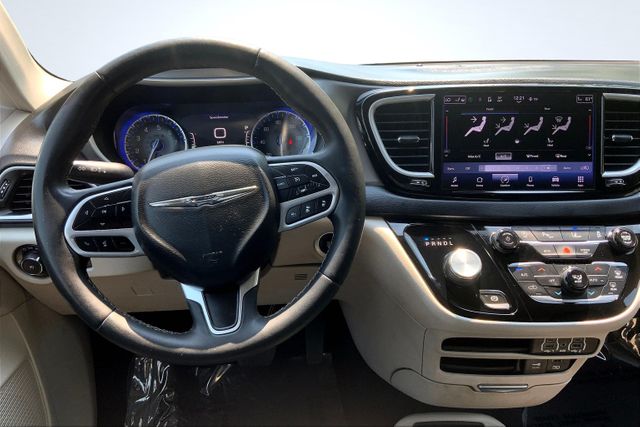Vehicle image 10 of 40