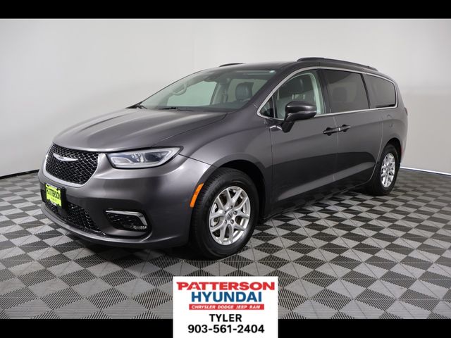 2022 Chrysler Pacifica Touring-L Image 1 of 32