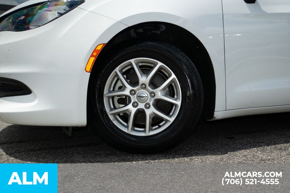 Vehicle image 11 of 47