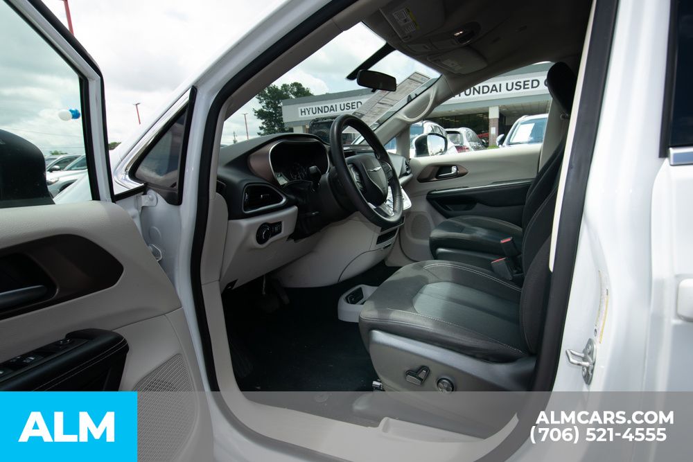 Vehicle image 46 of 47