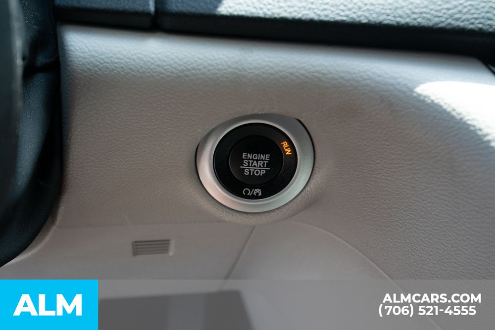 Vehicle image 40 of 47