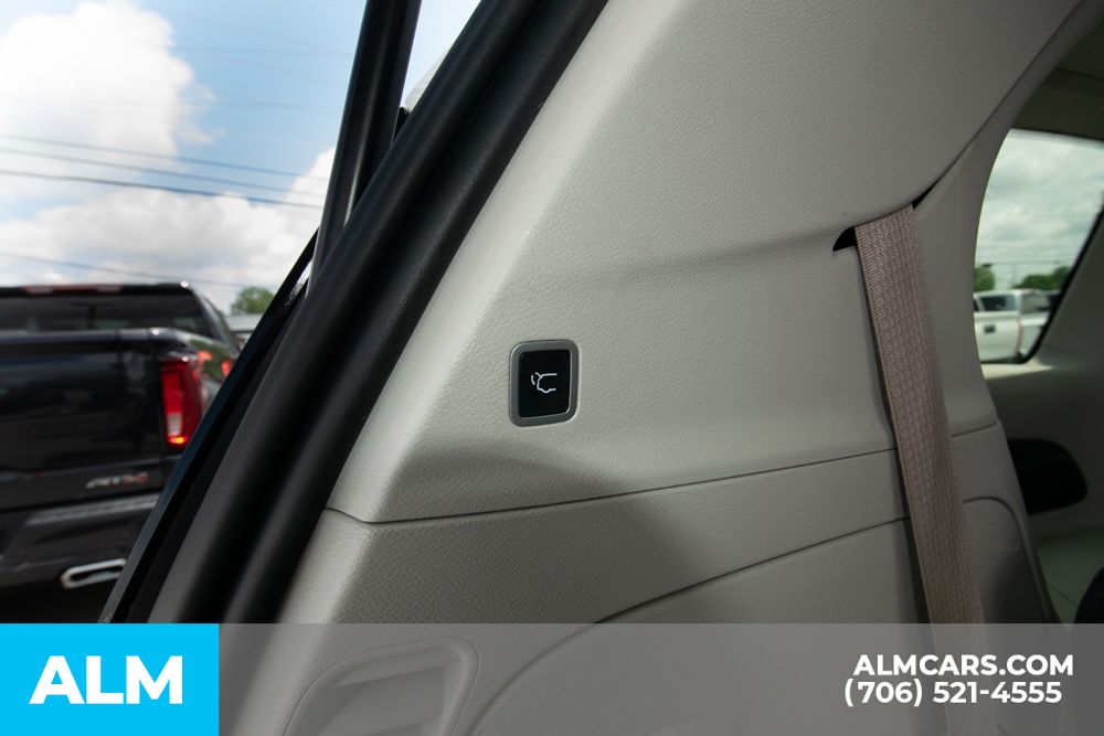 Vehicle image 26 of 47