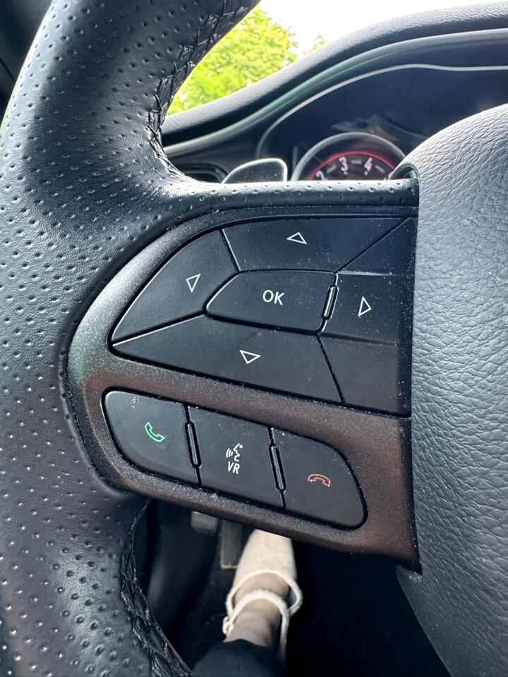 Vehicle image 14 of 28