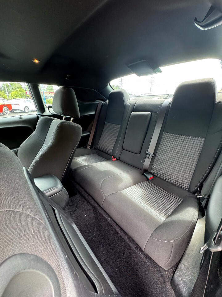 Vehicle image 24 of 28