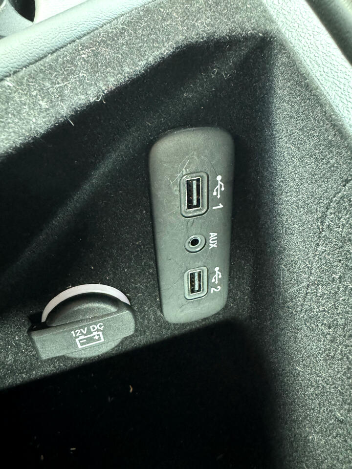 Vehicle image 21 of 28