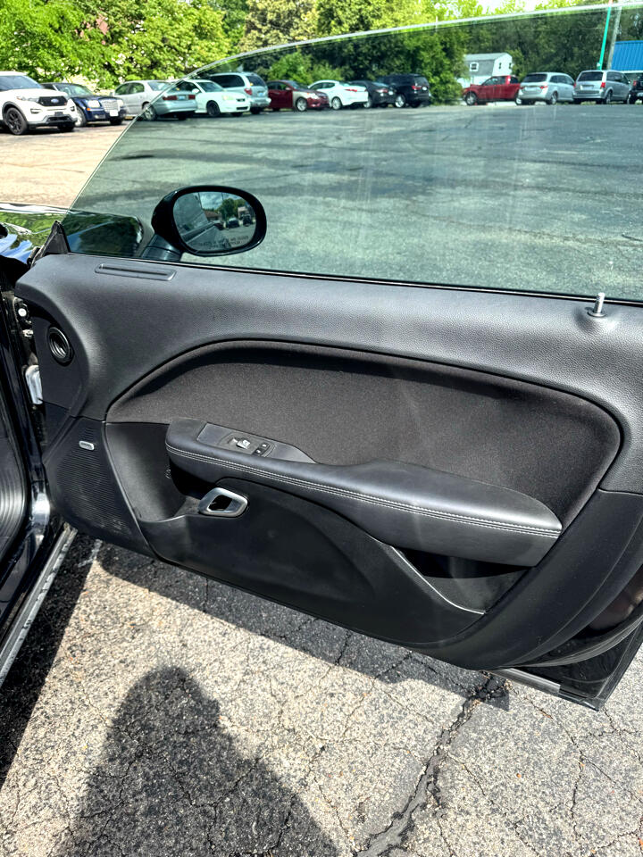 Vehicle image 25 of 28