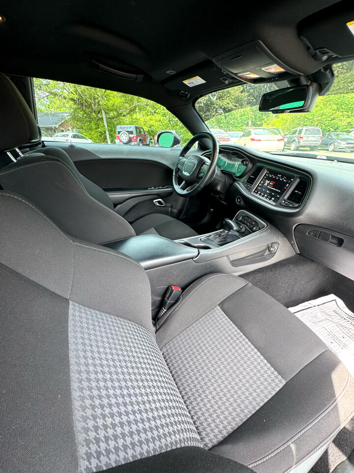 Vehicle image 26 of 28