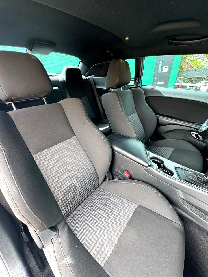 Vehicle image 27 of 28