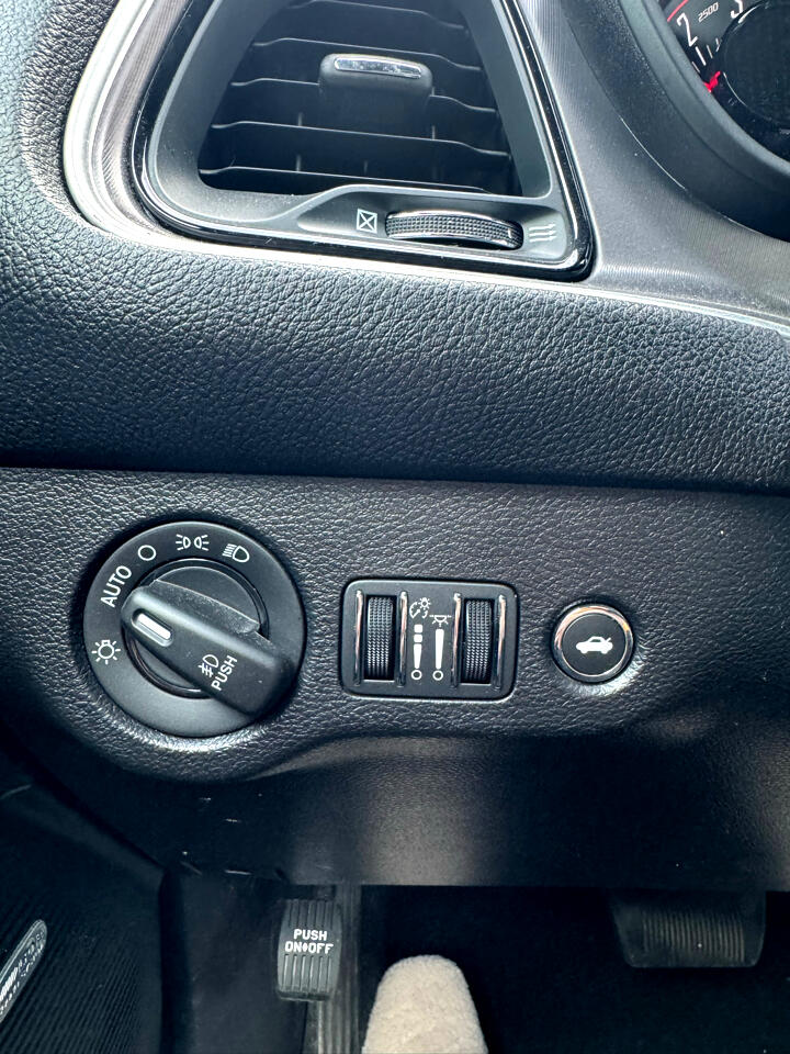 Vehicle image 16 of 28