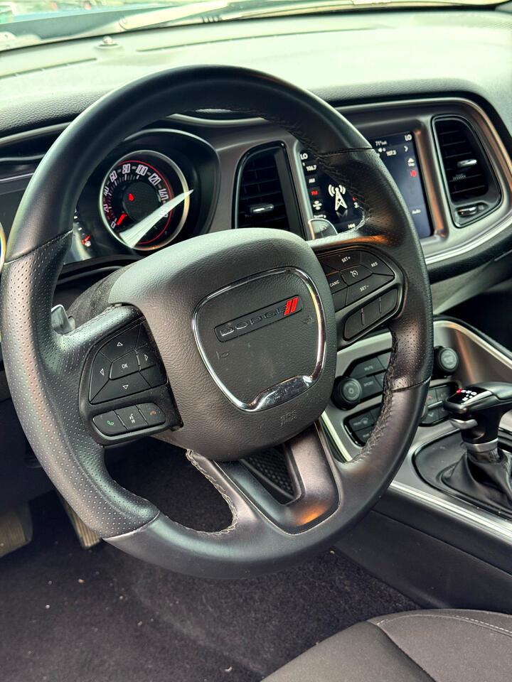 Vehicle image 12 of 28