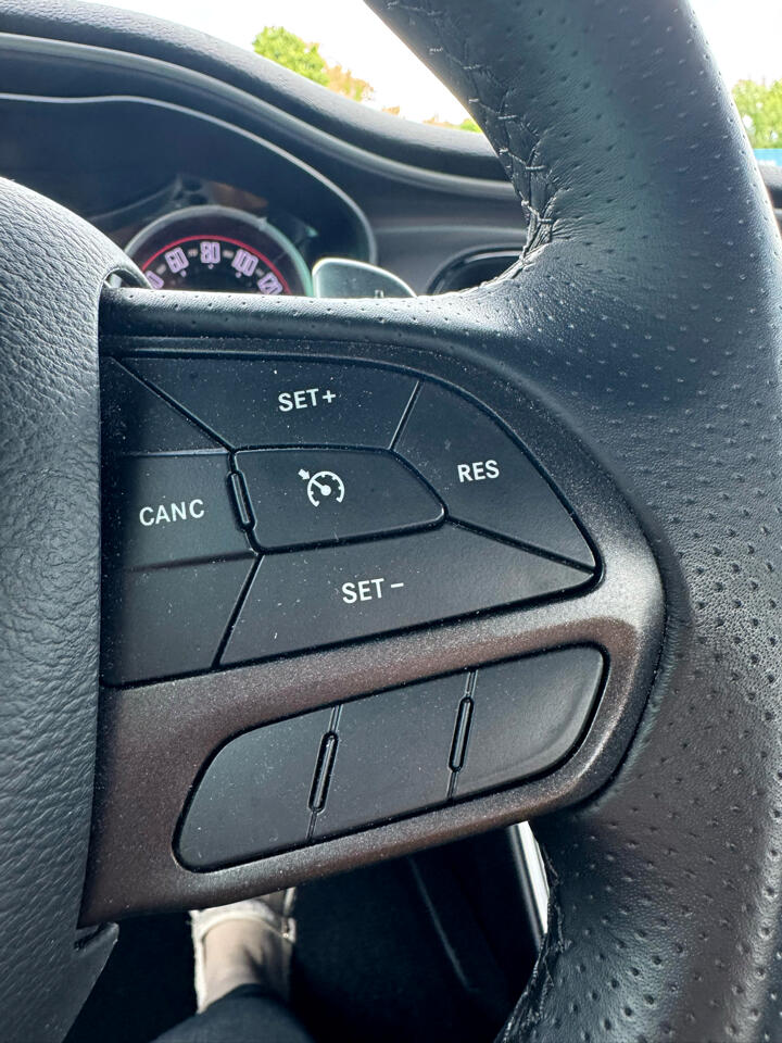 Vehicle image 15 of 28