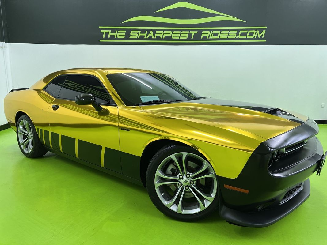 2022 Dodge Challenger R/T Image 2 of 30