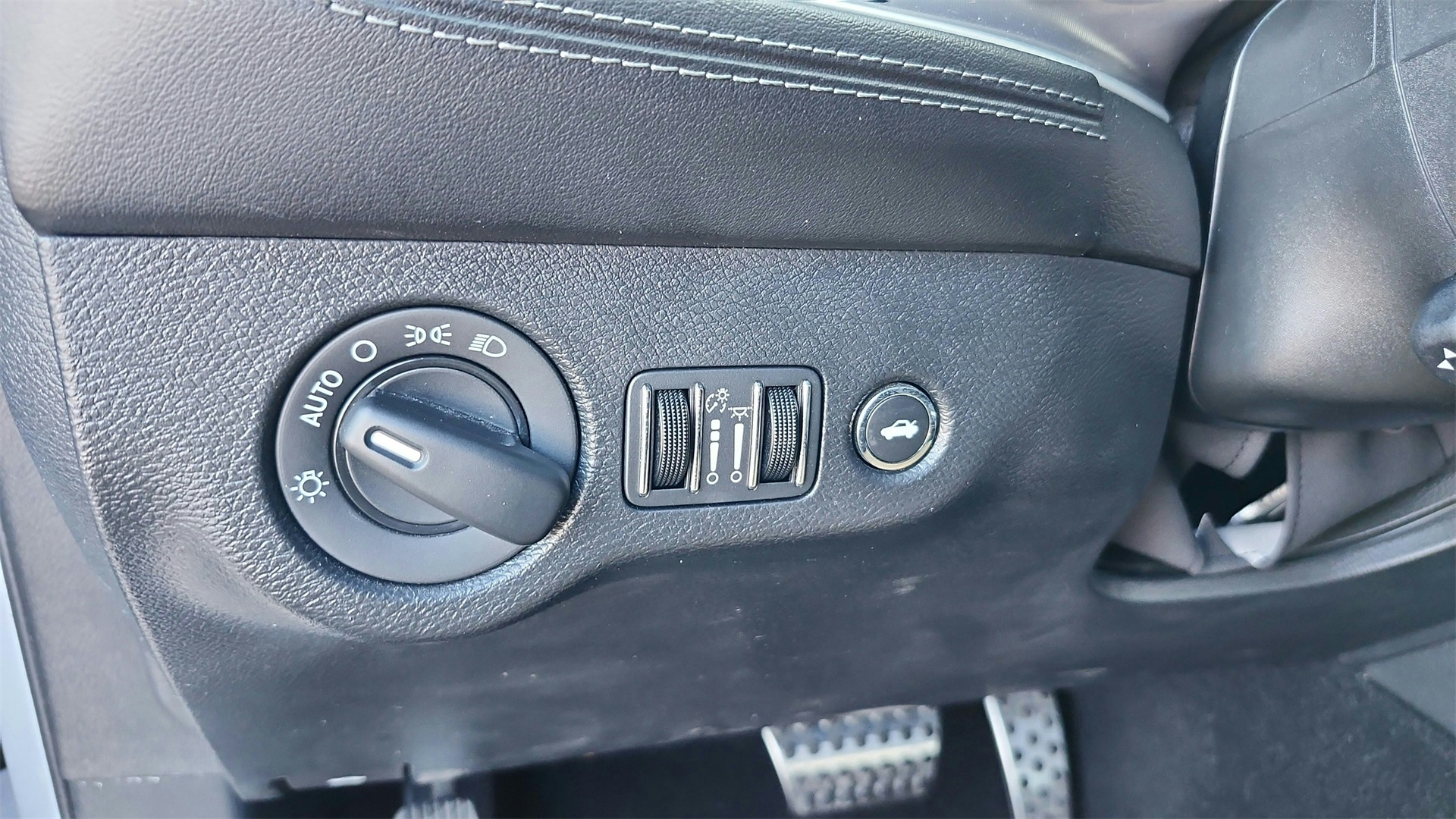 2022 Dodge Challenger R/T Scat Pack Widebody Image 39 of 40