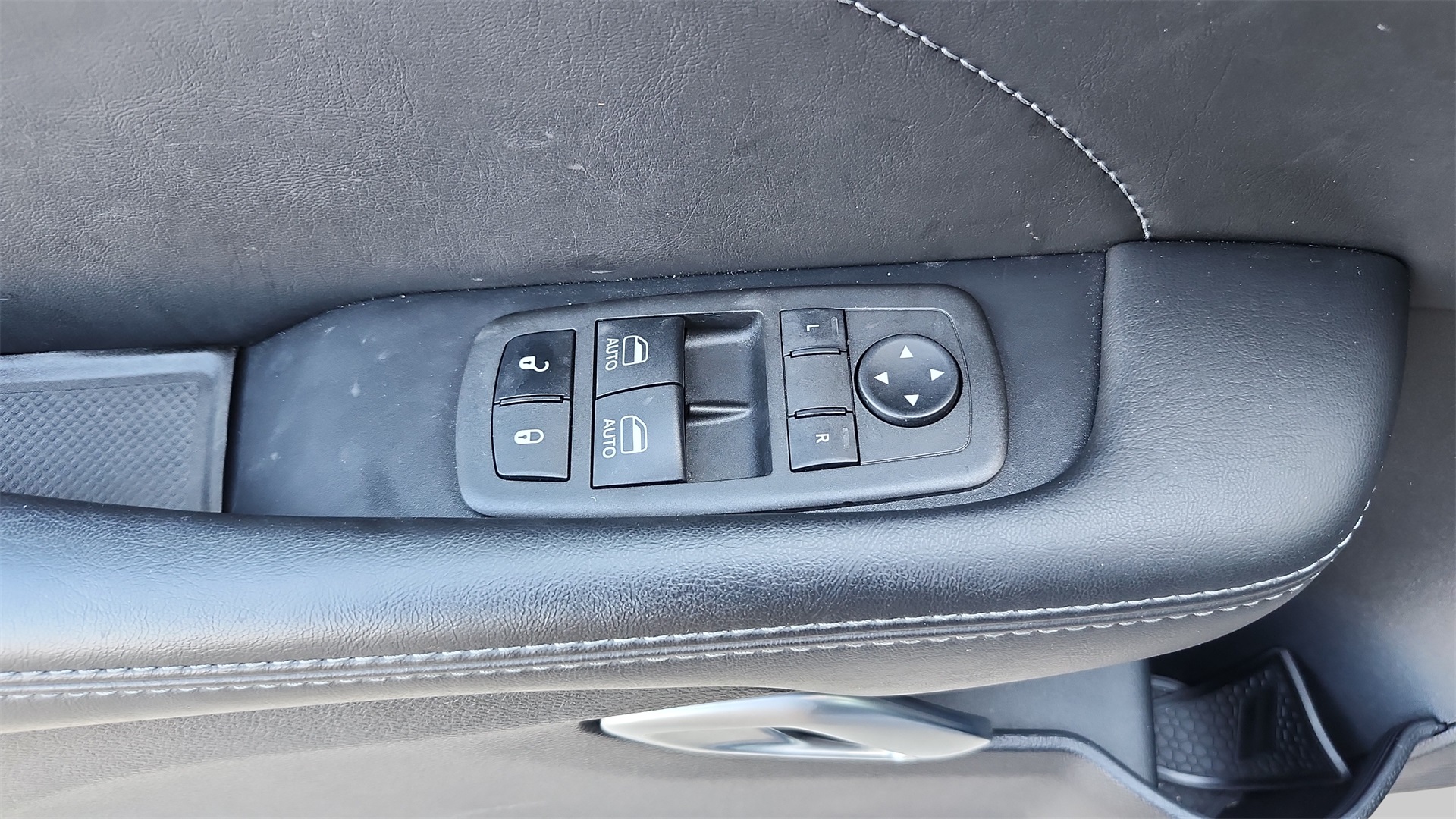 2022 Dodge Challenger R/T Scat Pack Widebody Image 25 of 40