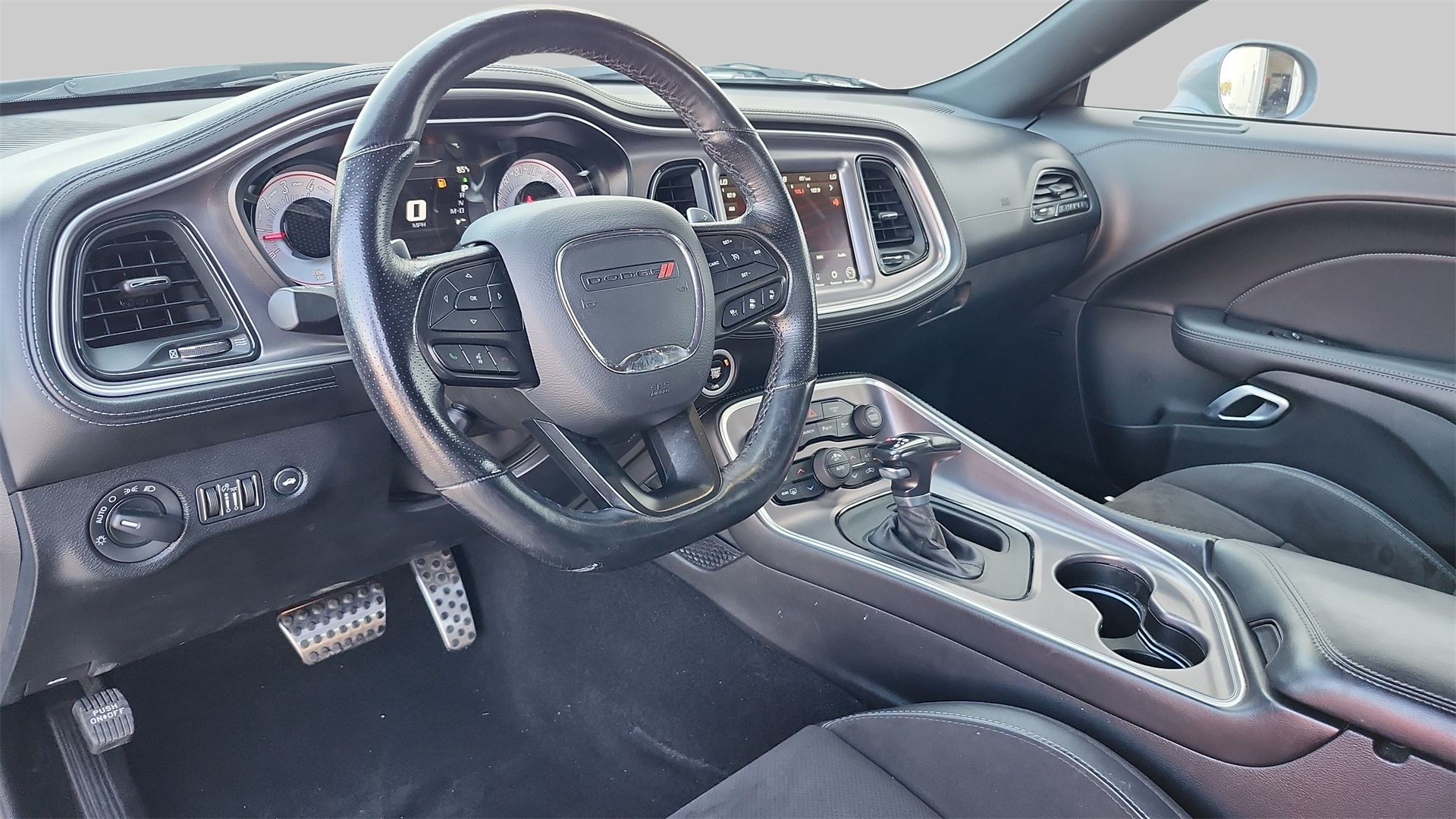 2022 Dodge Challenger R/T Scat Pack Widebody Image 17 of 40