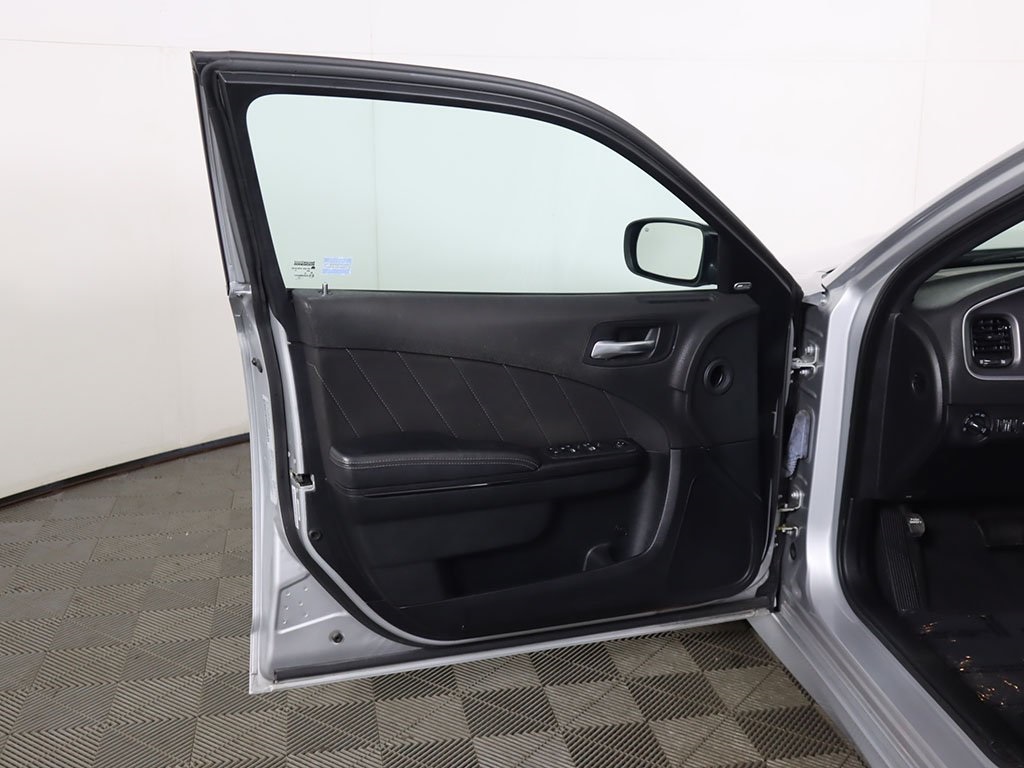 Vehicle image 16 of 51