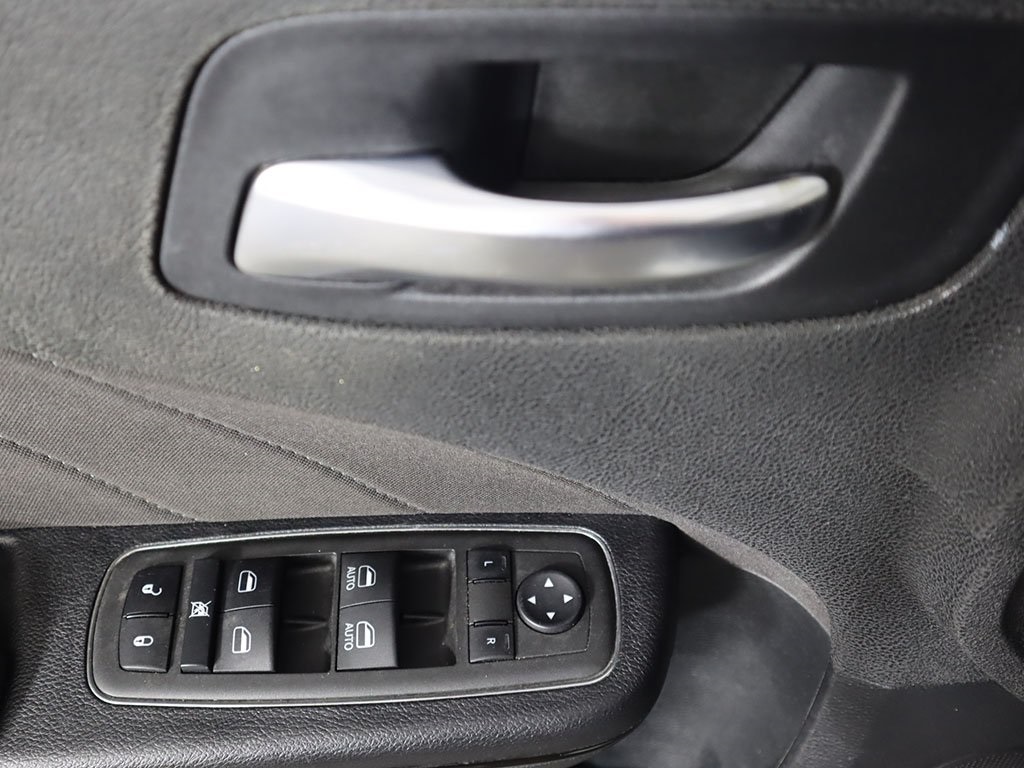 Vehicle image 28 of 51