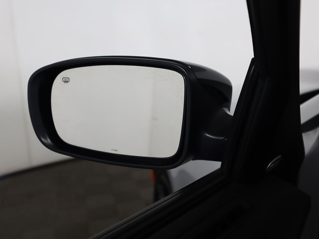 Vehicle image 27 of 51
