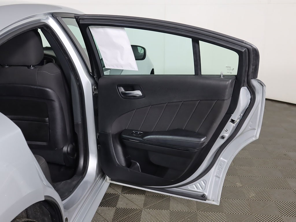 Vehicle image 19 of 51