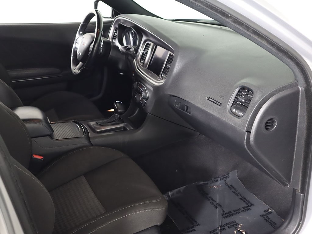 Vehicle image 21 of 51