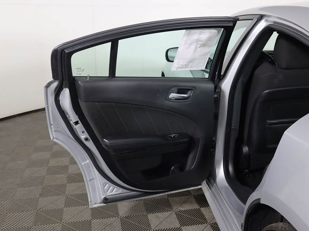 Vehicle image 18 of 51