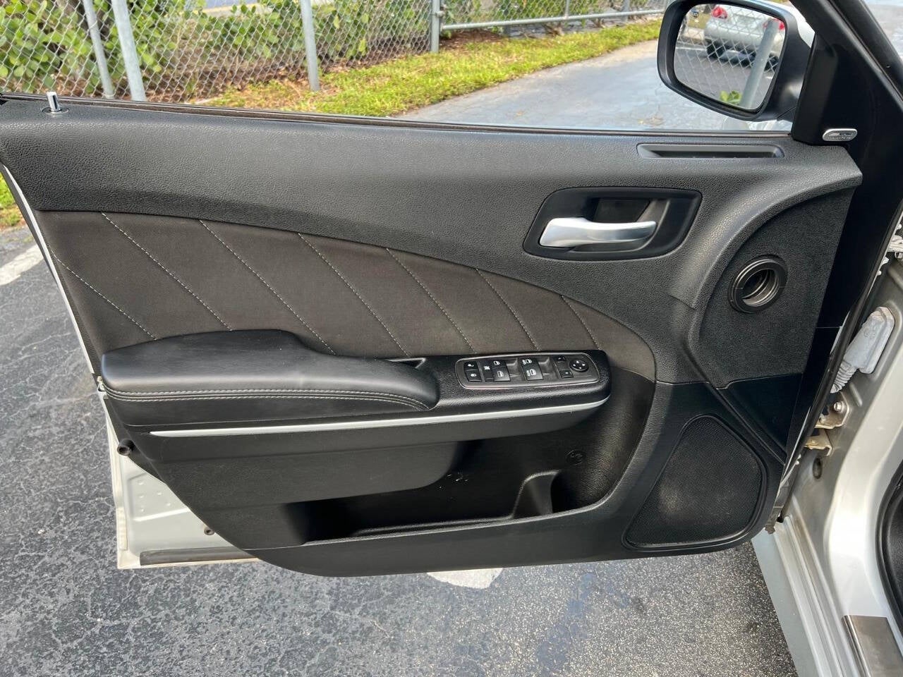 Vehicle image 30 of 47
